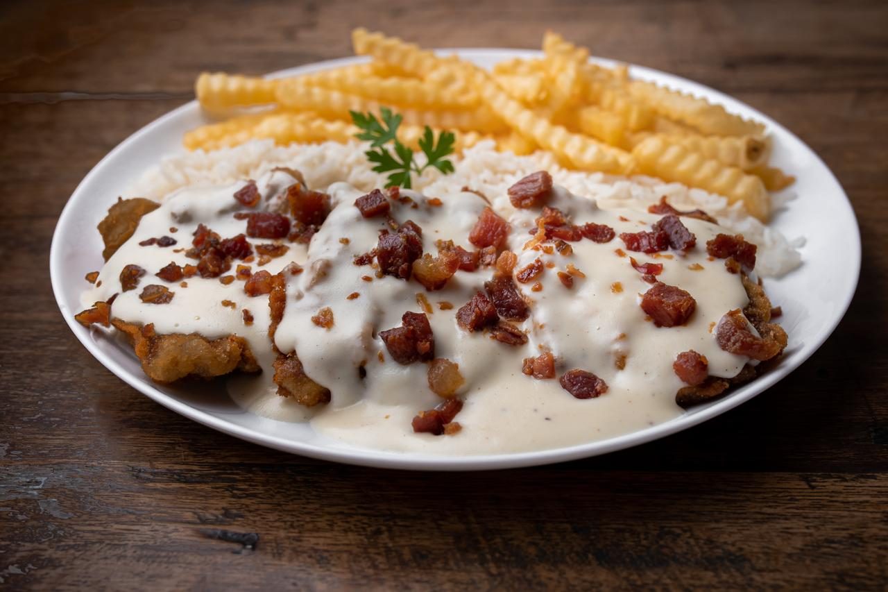 Filé ao molho branco com bacon