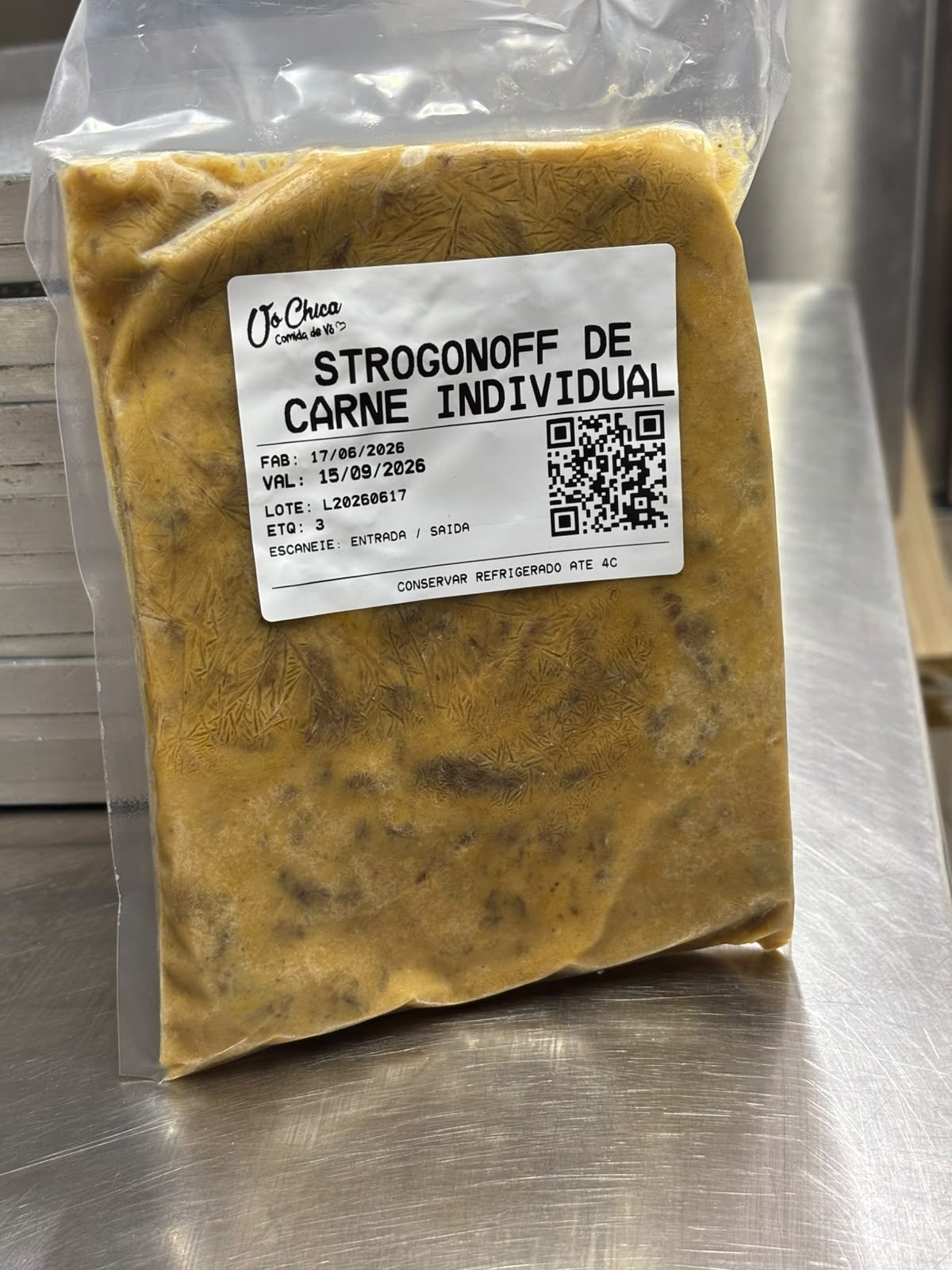 Strogonoff de carne individual da Vó Chica, embalado a vácuo e rotulado