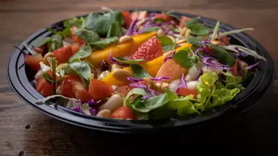 Salada fresca produzida diariamente no Restaurante Vó Chica